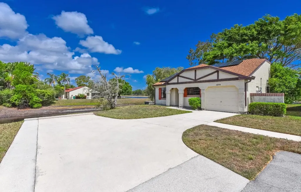 2210 SE Brekenridge Circle Port St Lucie FL 34952