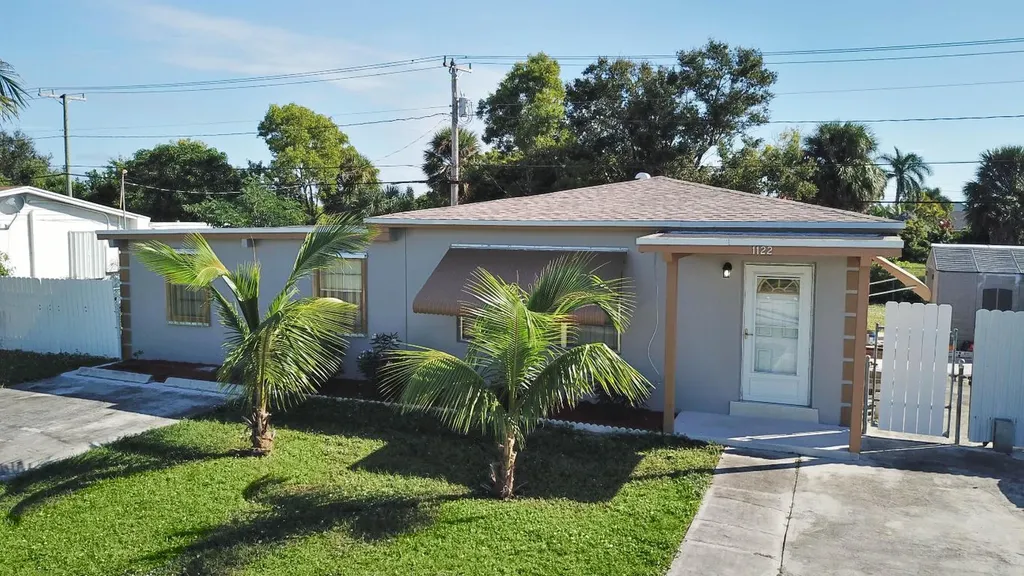 1122 S 14th Street Lantana FL 33462