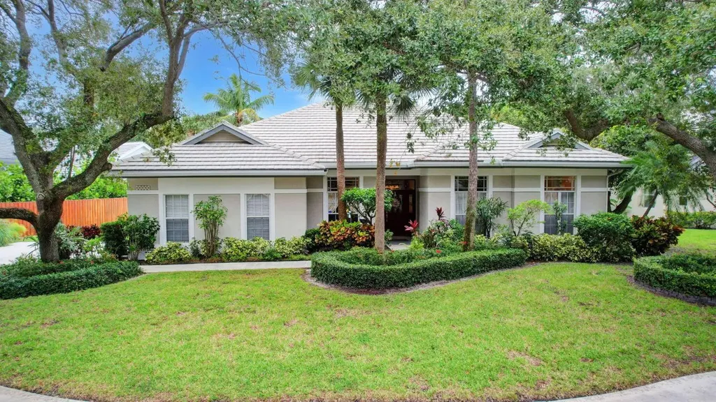 2773 Hampton Circle S Delray Beach FL 33445
