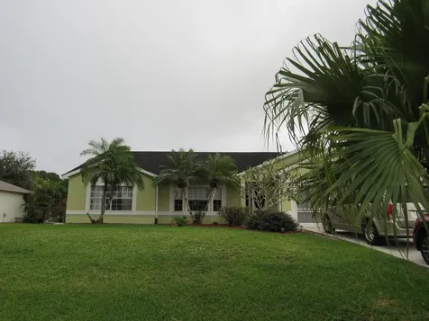 826 SW Jennifer Terrace Port St Lucie FL 34953