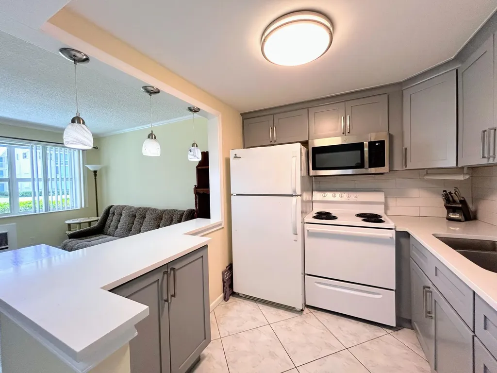 350 Horizons E Boynton Beach FL 33435