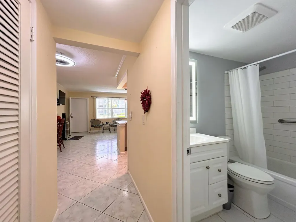 350 Horizons E Boynton Beach FL 33435