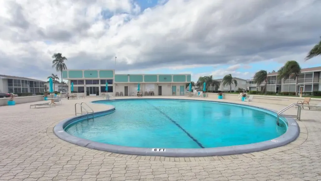 350 Horizons E Boynton Beach FL 33435