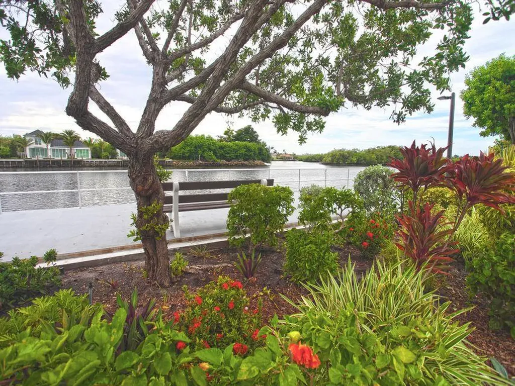 350 Horizons E Boynton Beach FL 33435