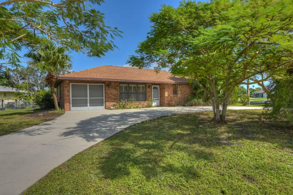 2201 SE Seafury Lane Port St Lucie FL 34952