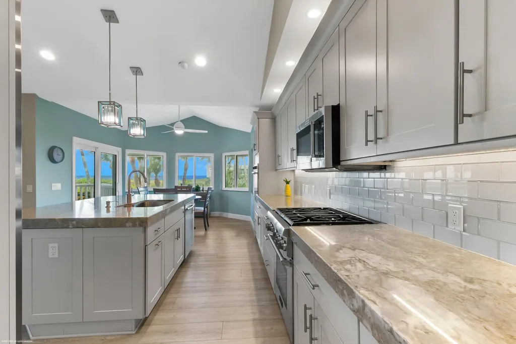 162 N Beach Road Jupiter Island FL 33455