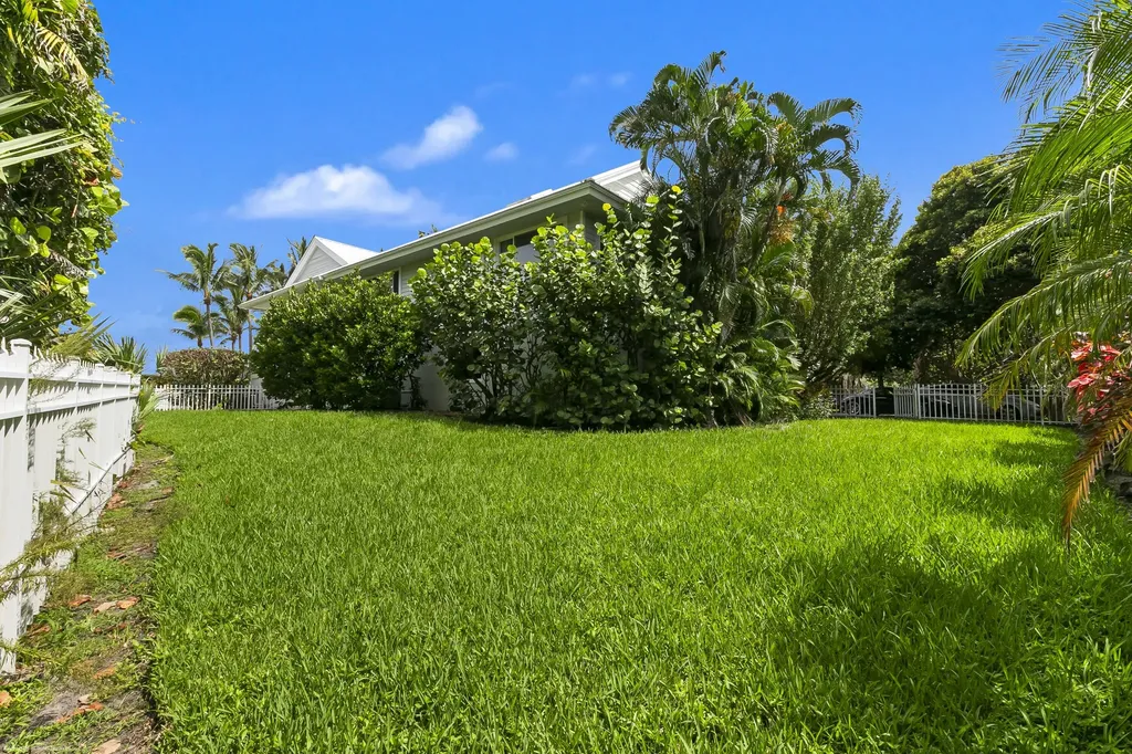 162 N Beach Road Jupiter Island FL 33455