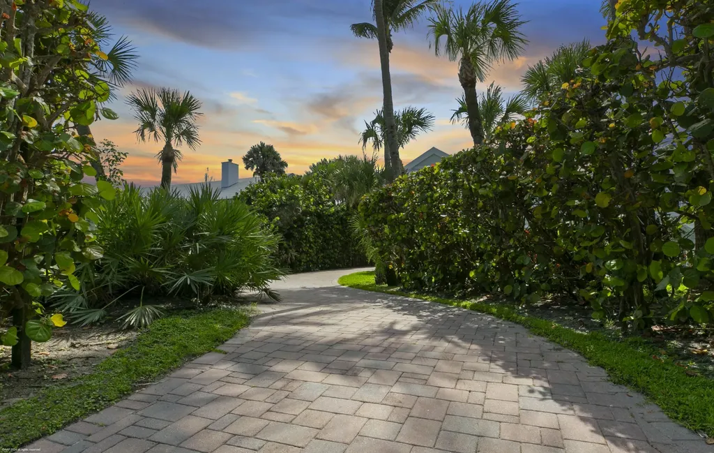 162 N Beach Road Jupiter Island FL 33455