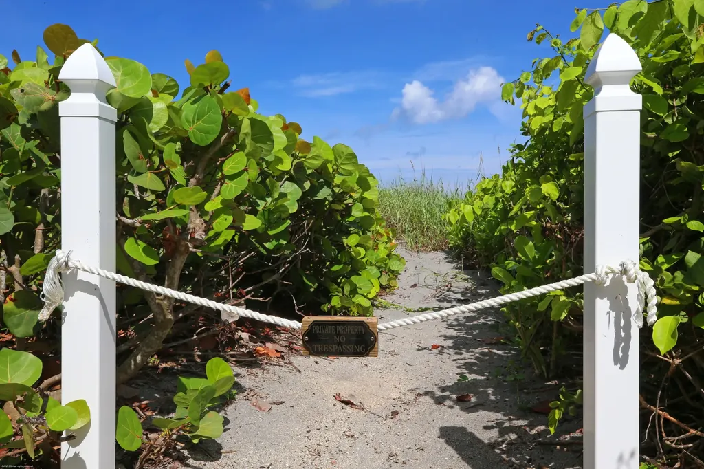 162 N Beach Road Jupiter Island FL 33455