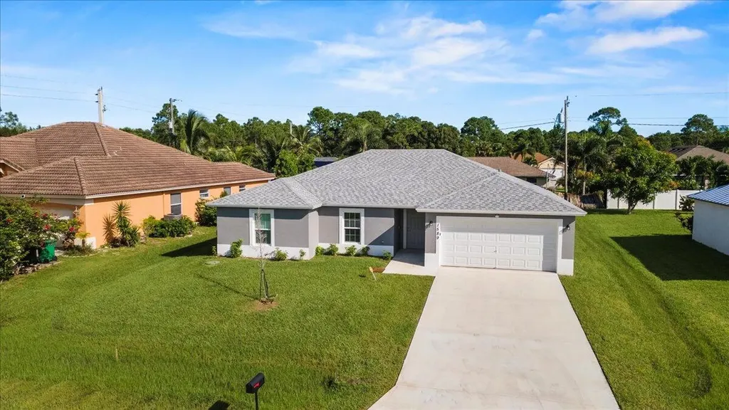 1589 SW Dycus Avenue Port St Lucie FL 34953