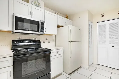 405 Harbour Pointe Way Greenacres FL 33413