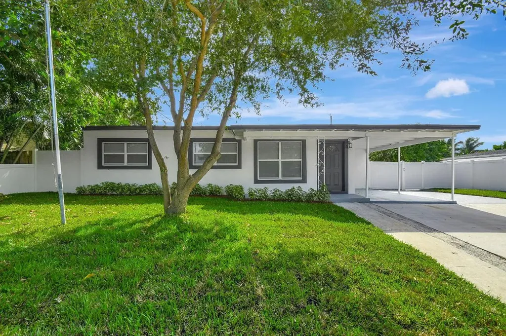 1008 W Perry Street Lantana FL 33462