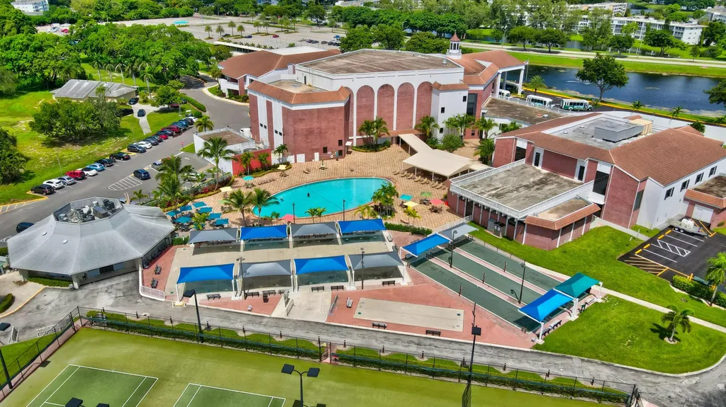 203 Ellesmere D Deerfield Beach FL 33442