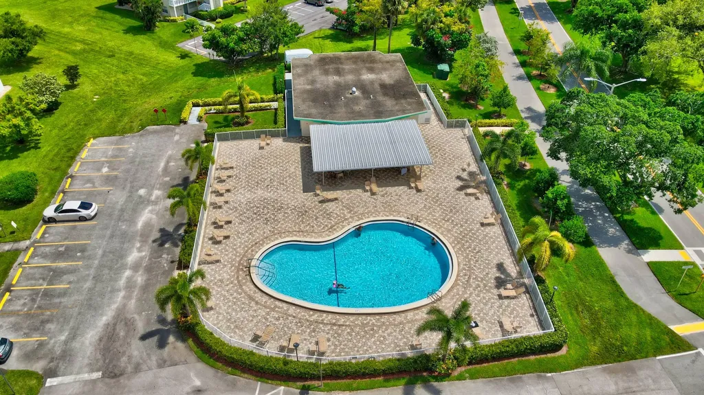 203 Ellesmere D Deerfield Beach FL 33442