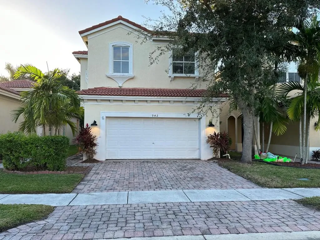 942 NE 37th Avenue Homestead FL 33033