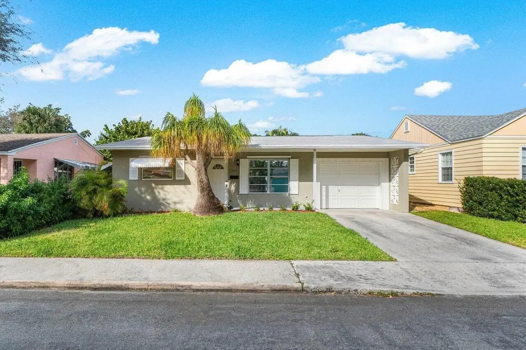 1217 N Ocean Breeze Lake Worth Beach FL 33460