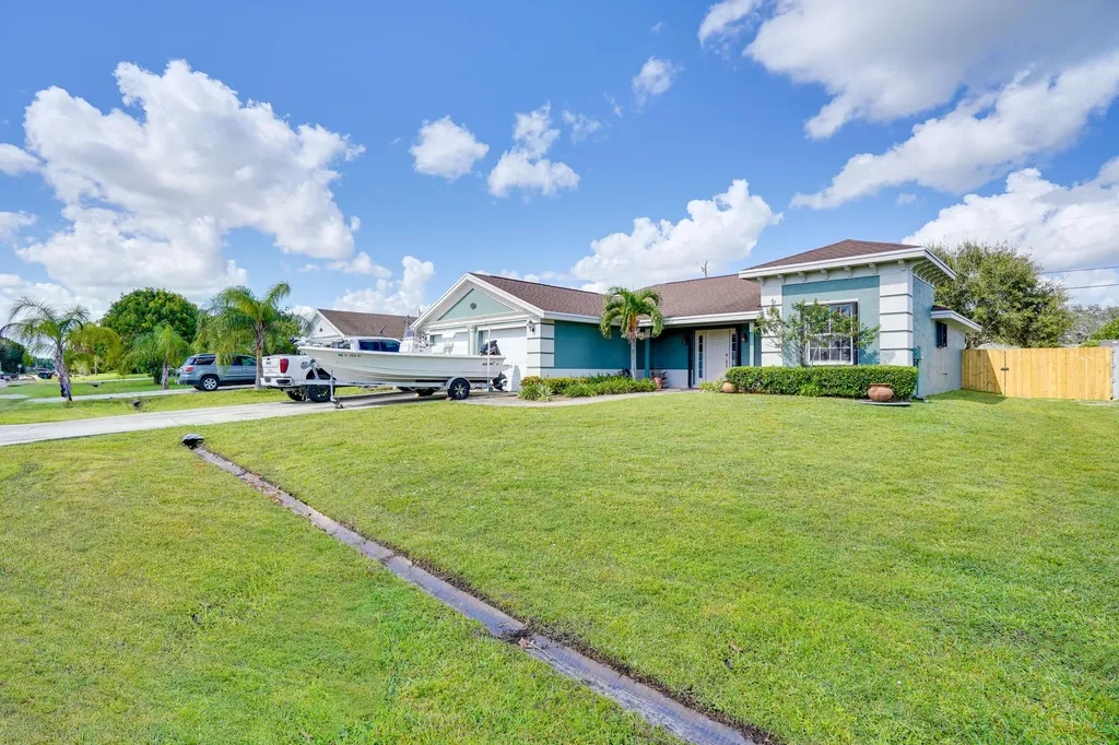 691 SW Mccracken Avenue Port St Lucie FL 34953