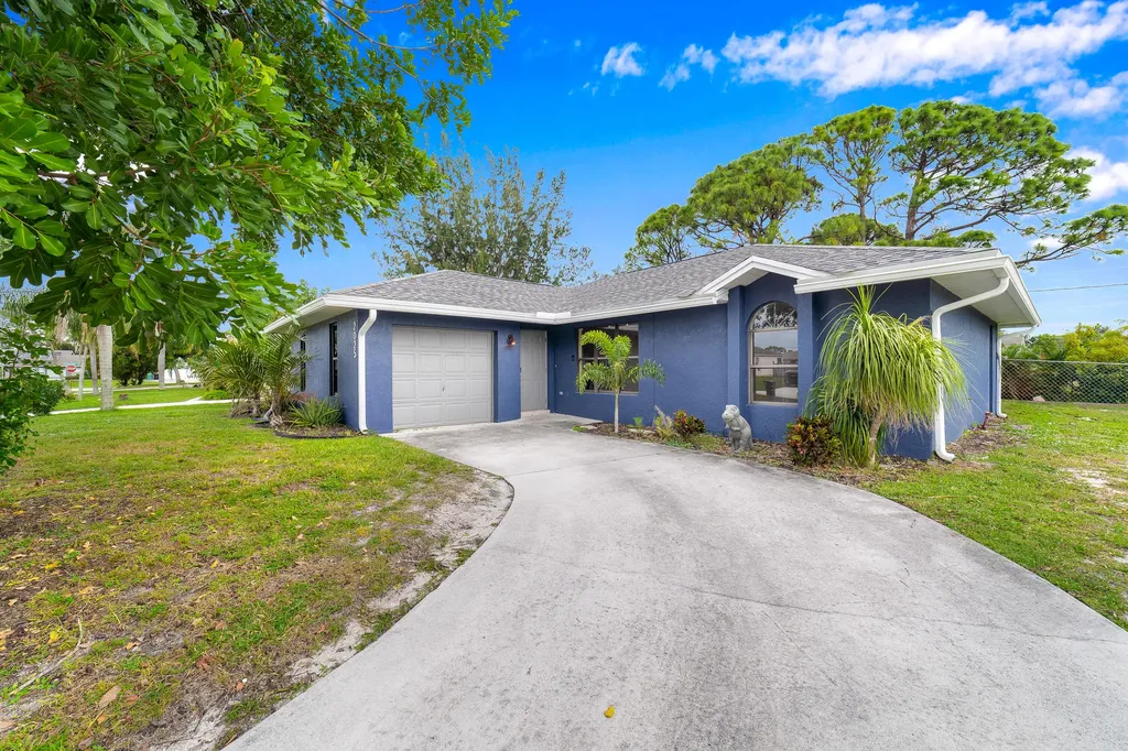 2025 SW Trenton Lane Port St Lucie FL 34984
