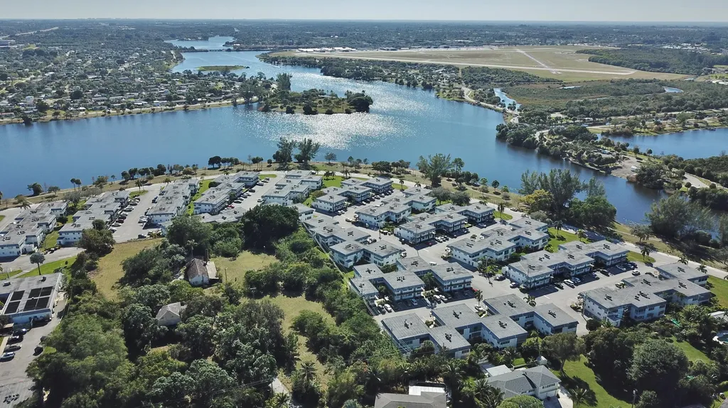 3040 Lake Osborne Drive Lake Worth Beach FL 33461