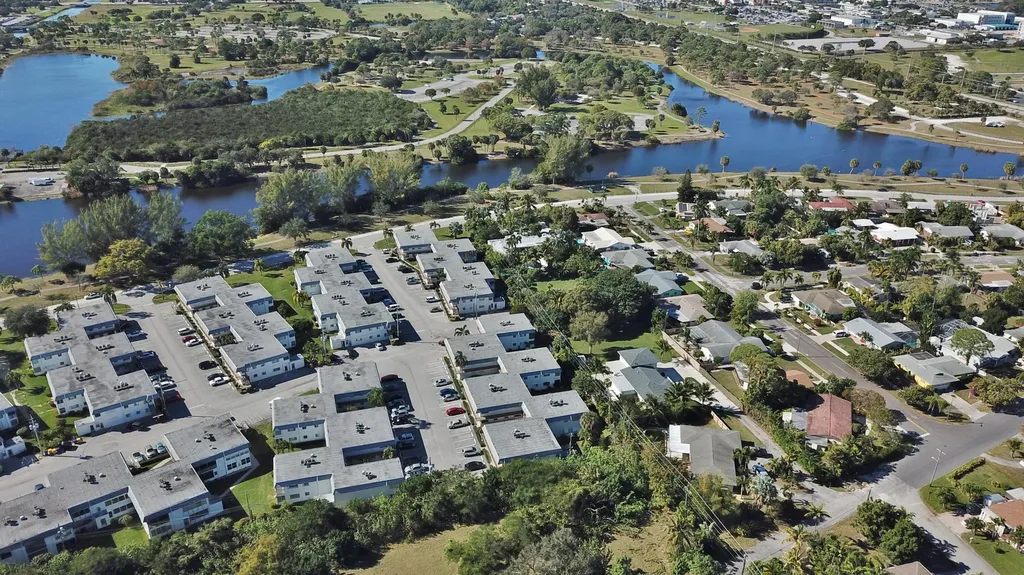 3040 Lake Osborne Drive Lake Worth Beach FL 33461