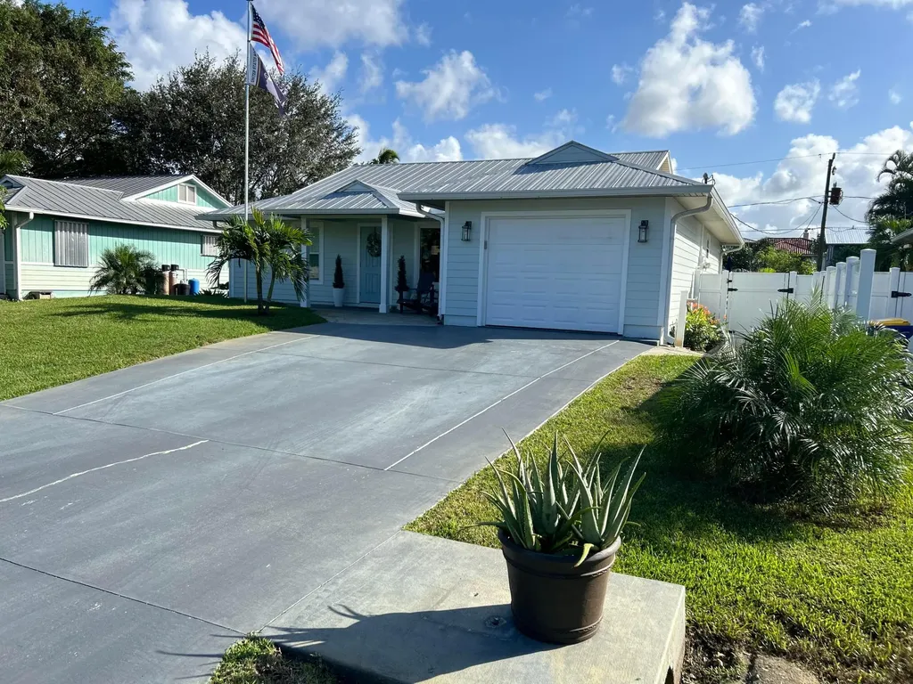 3716 SE Middle Street Stuart FL 34997