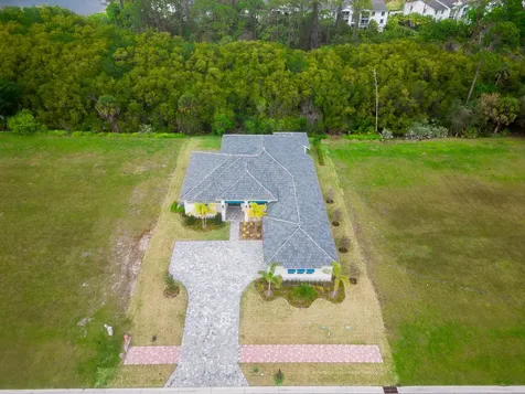 138 SE Via Lago Garda Port St Lucie FL 34952
