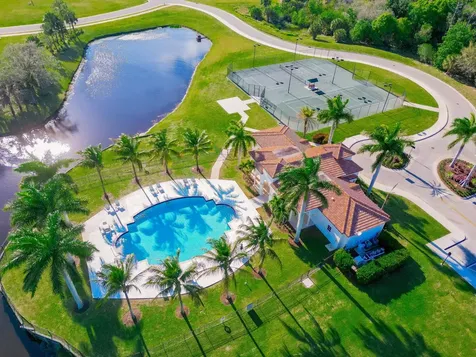 138 SE Via Lago Garda Port St Lucie FL 34952