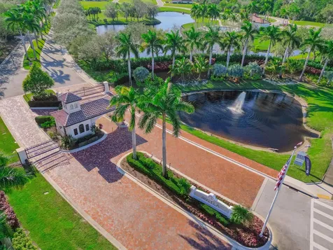 138 SE Via Lago Garda Port St Lucie FL 34952