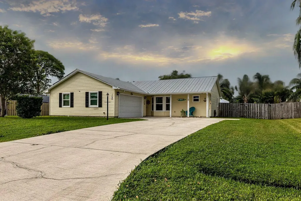 1190 SW Cynthia Street Port St Lucie FL 34983