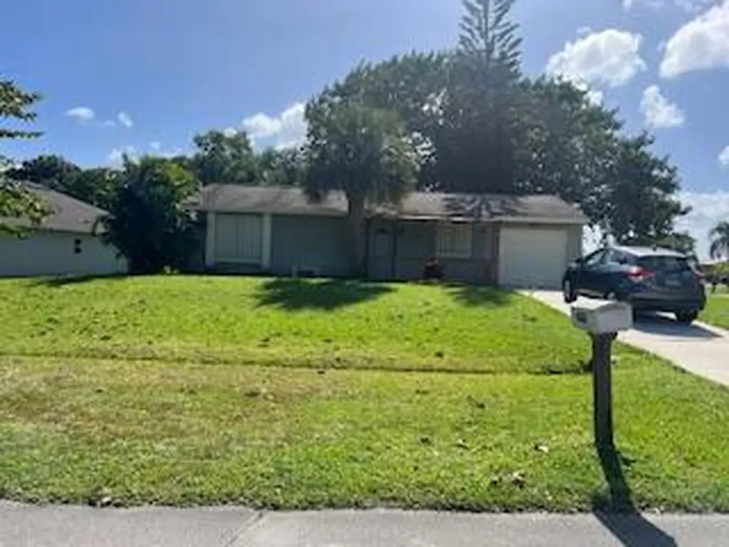 902 SE Montrose Avenue Port St Lucie FL 34983
