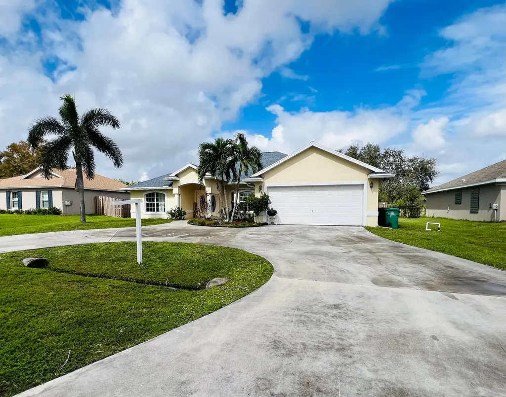 562 NW Turton Terrace Port St Lucie FL 34983