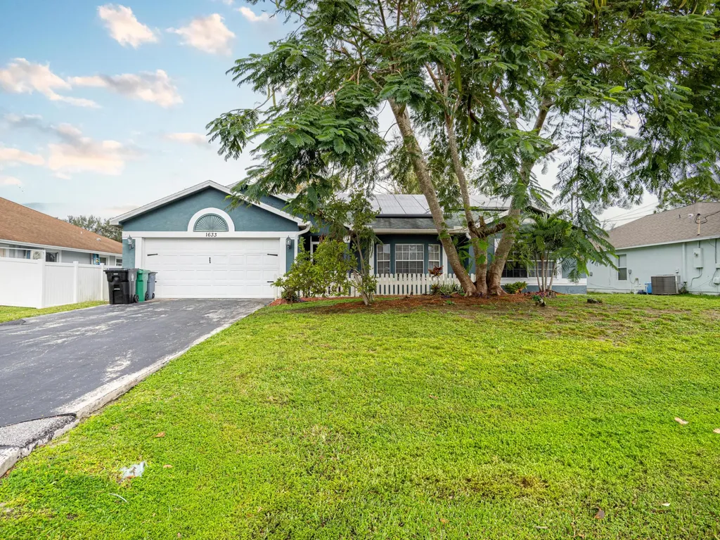 1633 SW Gadsan Avenue Port St Lucie FL 34953