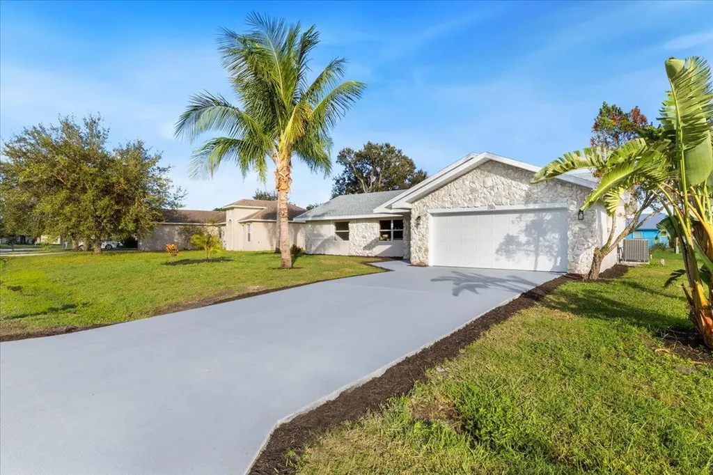 2185 SE Holland Street Port St Lucie FL 34952