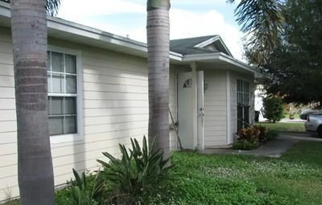 919 SW Gwendolen Terrace Port St Lucie FL 34953