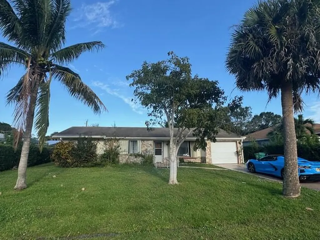 2285 SE Seafury Lane Port St Lucie FL 34952