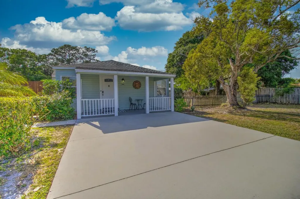 3061 S 10th Street Fort Pierce FL 34982