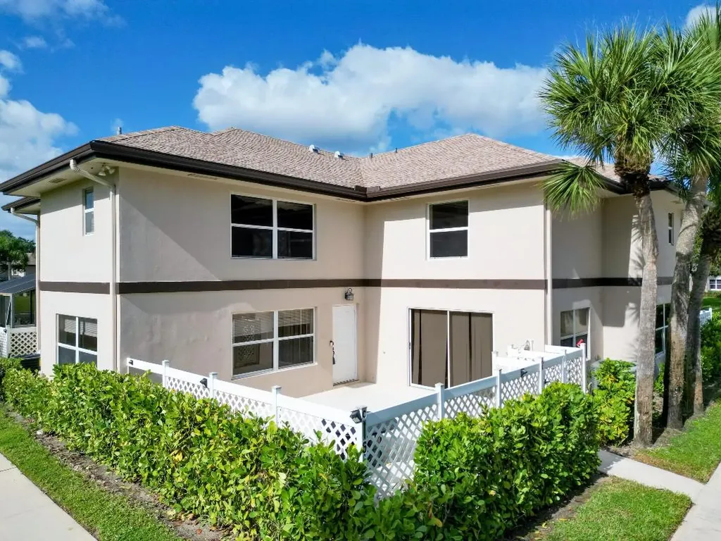 6 Amherst Court Royal Palm Beach FL 33411