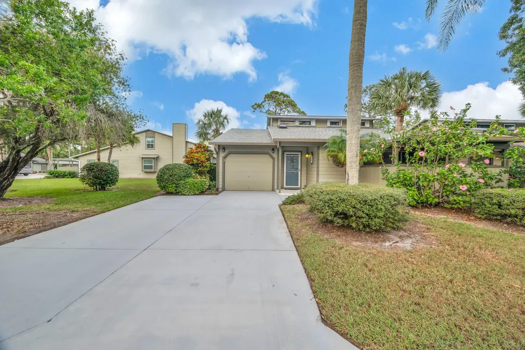 695 NE Dahoon Terrace Jensen Beach FL 34957