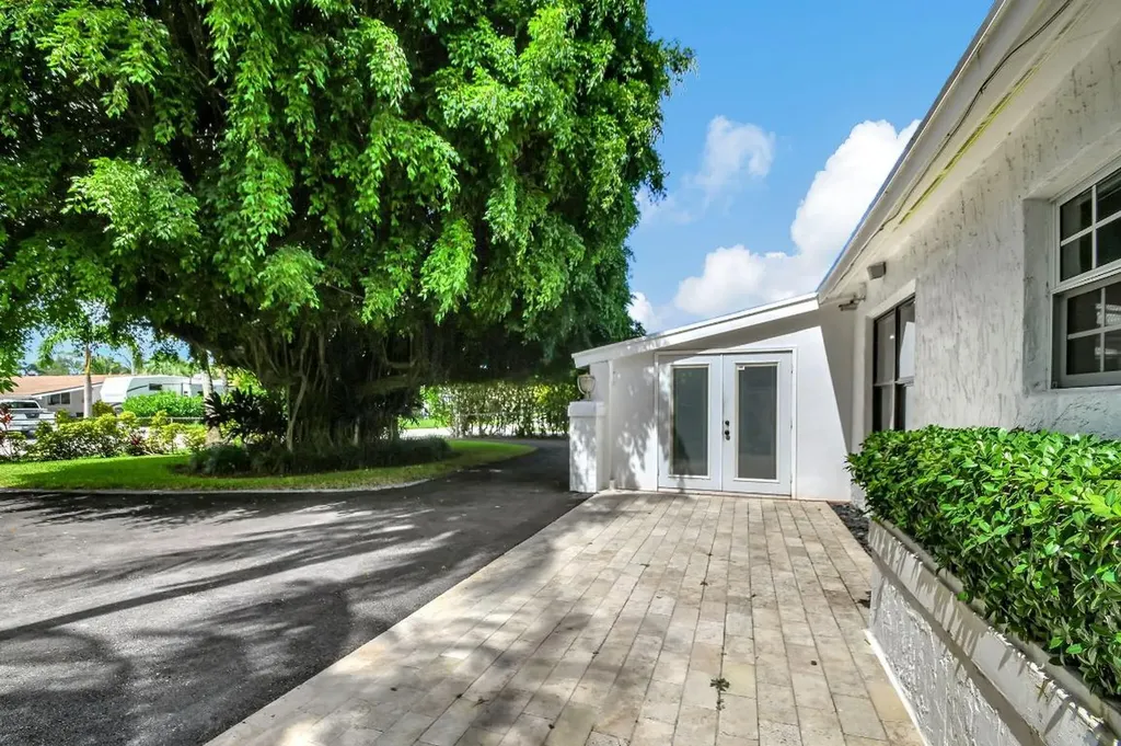 2478 Kentucky Street West Palm Beach FL 33406