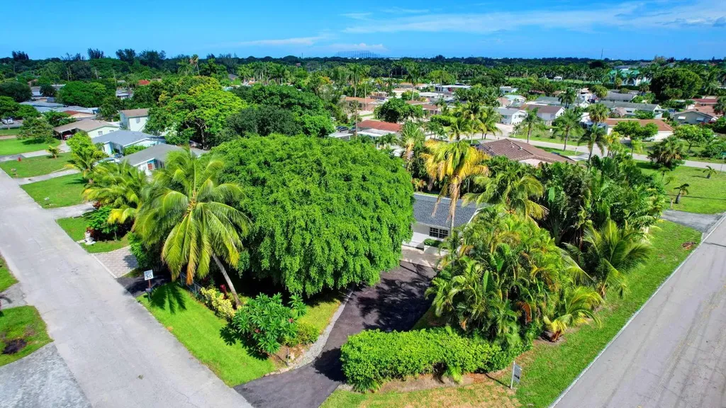 2478 Kentucky Street West Palm Beach FL 33406