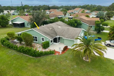 1442 SE Larkwood Circle Port St Lucie FL 34952