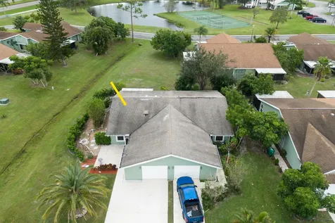 1442 SE Larkwood Circle Port St Lucie FL 34952