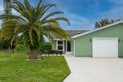 1442 SE Larkwood Circle Port St Lucie FL 34952