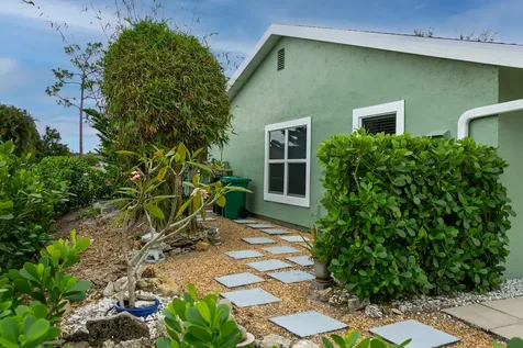 1442 SE Larkwood Circle Port St Lucie FL 34952