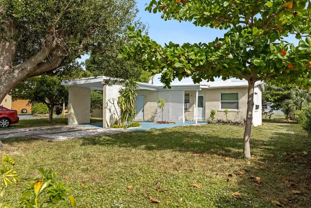 127 SW 8th Avenue Delray Beach FL 33444