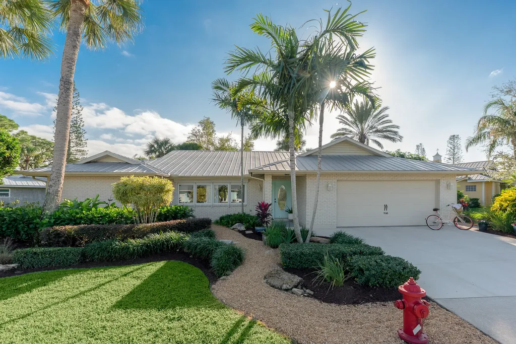 9160 SE Yacht Club Circle Hobe Sound FL 33455