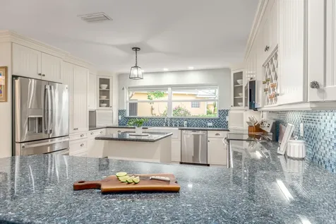 9160 SE Yacht Club Circle Hobe Sound FL 33455