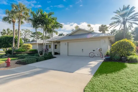 9160 SE Yacht Club Circle Hobe Sound FL 33455