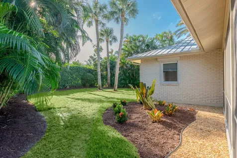 9160 SE Yacht Club Circle Hobe Sound FL 33455