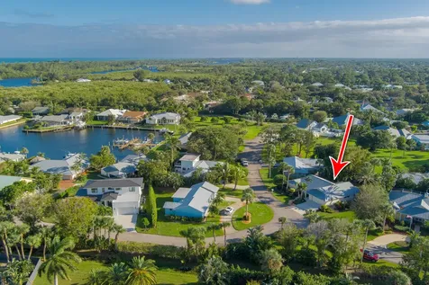 9160 SE Yacht Club Circle Hobe Sound FL 33455